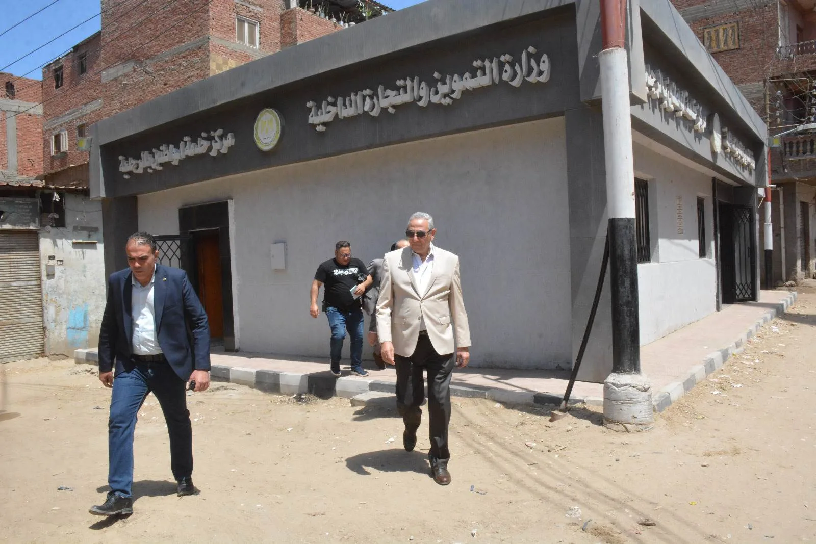 بالصور: محافظ الغربية يقوم بجولة مفاجئة لمتابعة الخدمات في قريتي الرجدية وحصة شبشير بالصور: محافظ الغربية يقوم بجولة مفاجئة لمتابعة الخدمات في قريتي الرجدية وحصة شبشير