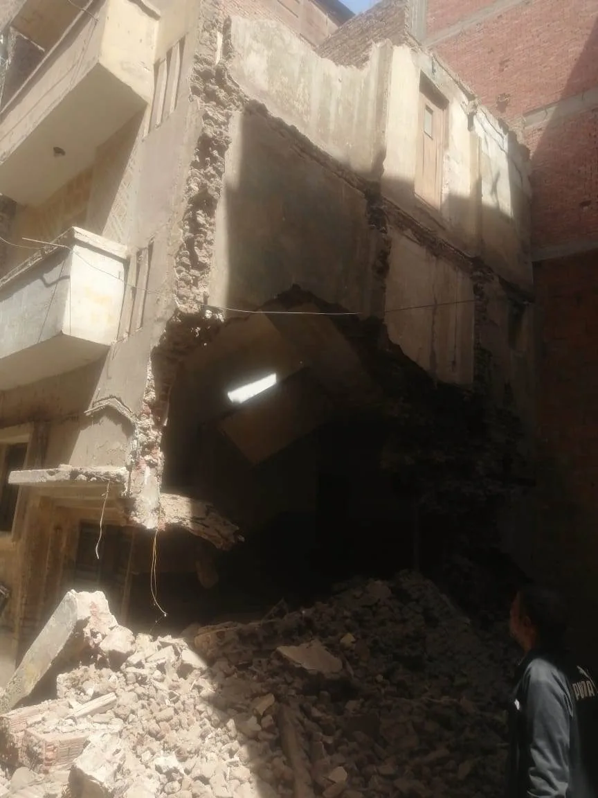 بالصور.. محافظ الغربية يوجه بإزالة منزل من 3 طوابق في المحلة
