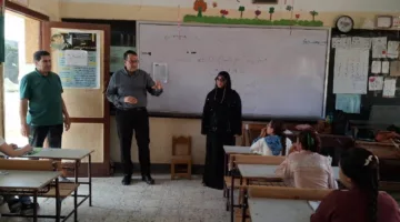 بالصور.. وكيل “تعليم الغربية” يراقب امتحانات النقل في لجان طنطا
