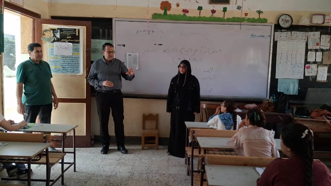 بالصور.. وكيل “تعليم الغربية” يراقب امتحانات النقل في لجان طنطا بالصور.. وكيل “تعليم الغربية” يراقب امتحانات النقل في لجان طنطا