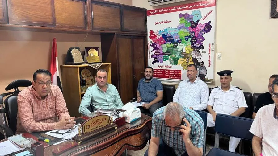 بالصور.. وكيل وزارة التعليم في الغربية يراقب الامتحانات العملية للدبلومات الفنية من غرفة العمليات الرئيسية بالصور.. وكيل وزارة التعليم في الغربية يراقب الامتحانات العملية للدبلومات الفنية من غرفة العمليات الرئيسية