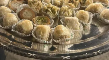 بالصورة: &quot;البقلاوة نزلت عالساحة&quot; في هذه البلدة!