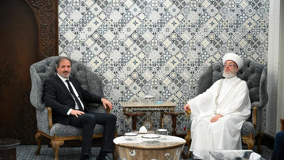 بالصورة: الشيخ قراقيرة يزور رئيس بلدية بيروت بعد حصوله على الدعم! بالصورة: الشيخ قراقيرة يزور رئيس بلدية بيروت بعد حصوله على الدعم!