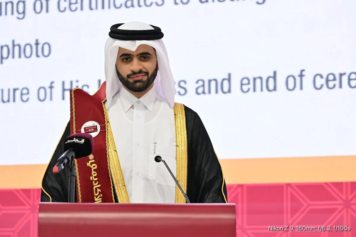 بالفيديو| ممثل خريجي جامعة قطر لسمو الأمير: ها نحن البحارة ورباننا المجد 