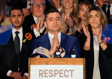 انتخابات رومانيا: مرشح المعارضة يقر بهزيمته ويهنئ الفائز. انتخابات رومانيا: مرشح المعارضة يقر بهزيمته ويهنئ الفائز.