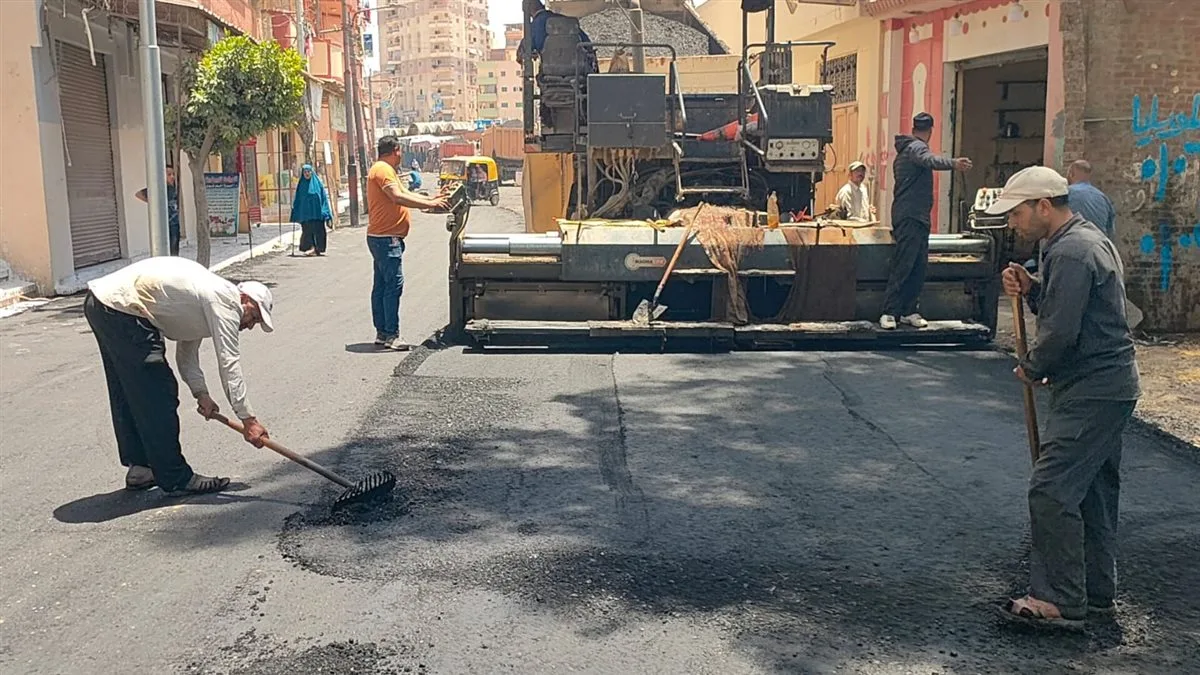 بتكلفة تتجاوز 3 ملايين جنيه.. رصف شارع ترعة الرشيدية بالمحمودية بطول 650 مترا