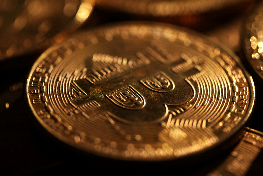 بتكوين تستقر قرب أعلى مستوياتها وسط ترقّب لبيانات التضخم الأمريكية