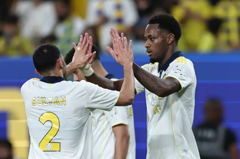 بتواجد محمد شريف، النصر يتغلب على الخليج بهدفين في الدوري السعودي. بتواجد محمد شريف، النصر يتغلب على الخليج بهدفين في الدوري السعودي.
