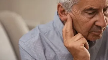 بحث: أجهزة السمع تساهم في تخفيف الشعور بالوحدة بين المسنين