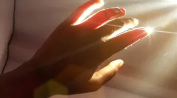 بحث: الجسم ينبعث منه ضوء منخفض أثناء النوم