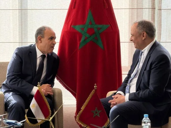“بدر عبد العاطي” يجتمع مع وزير الصناعة والتجارة المغربي في الرباط