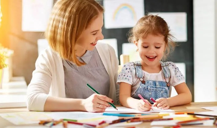 بدون ضغوط.. كيف يدعم الأهل أبناءهم خلال فترة الامتحانات؟ | نصائح بسيطة