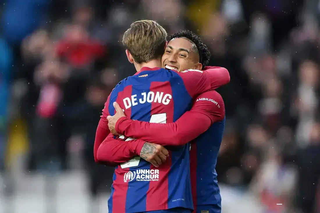 بديل دي يونج – برشلونة يزاحم أرسنال على ضم نجم الدوري الألماني