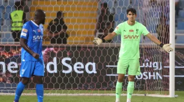بديل ياسين بونو: الهلال يجد طريد مورينيو في تركيا