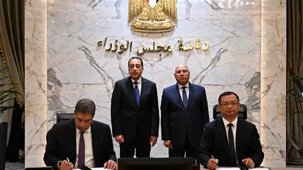 برأس مال 123 مليون دولار.. رئيس الوزراء يشارك في توقيع اتفاقية لتجميع سيارات جيتور محليًا برأس مال 123 مليون دولار.. رئيس الوزراء يشارك في توقيع اتفاقية لتجميع سيارات جيتور محليًا