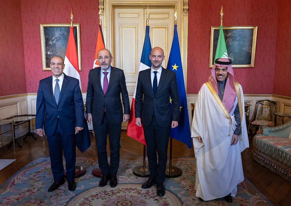 برئاسة “بن فرحان”.. اللجنة الوزارية لمناقشة غزة تعقد اجتماعا مع وزير الخارجية الفرنسي برئاسة “بن فرحان”.. اللجنة الوزارية لمناقشة غزة تعقد اجتماعا مع وزير الخارجية الفرنسي