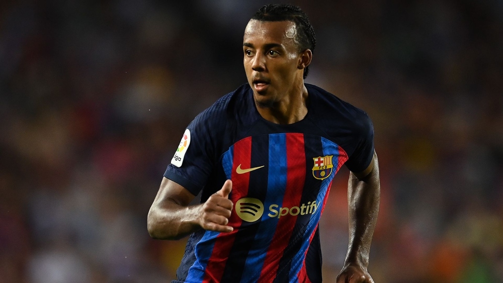 برشلونة الإسباني يعلن غياب مدافعه كوندي بسبب الإصابة