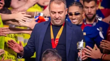 رسمياً.. برشلونة يعلن عن تمديد عقد هانسي فليك حتى عام 2027