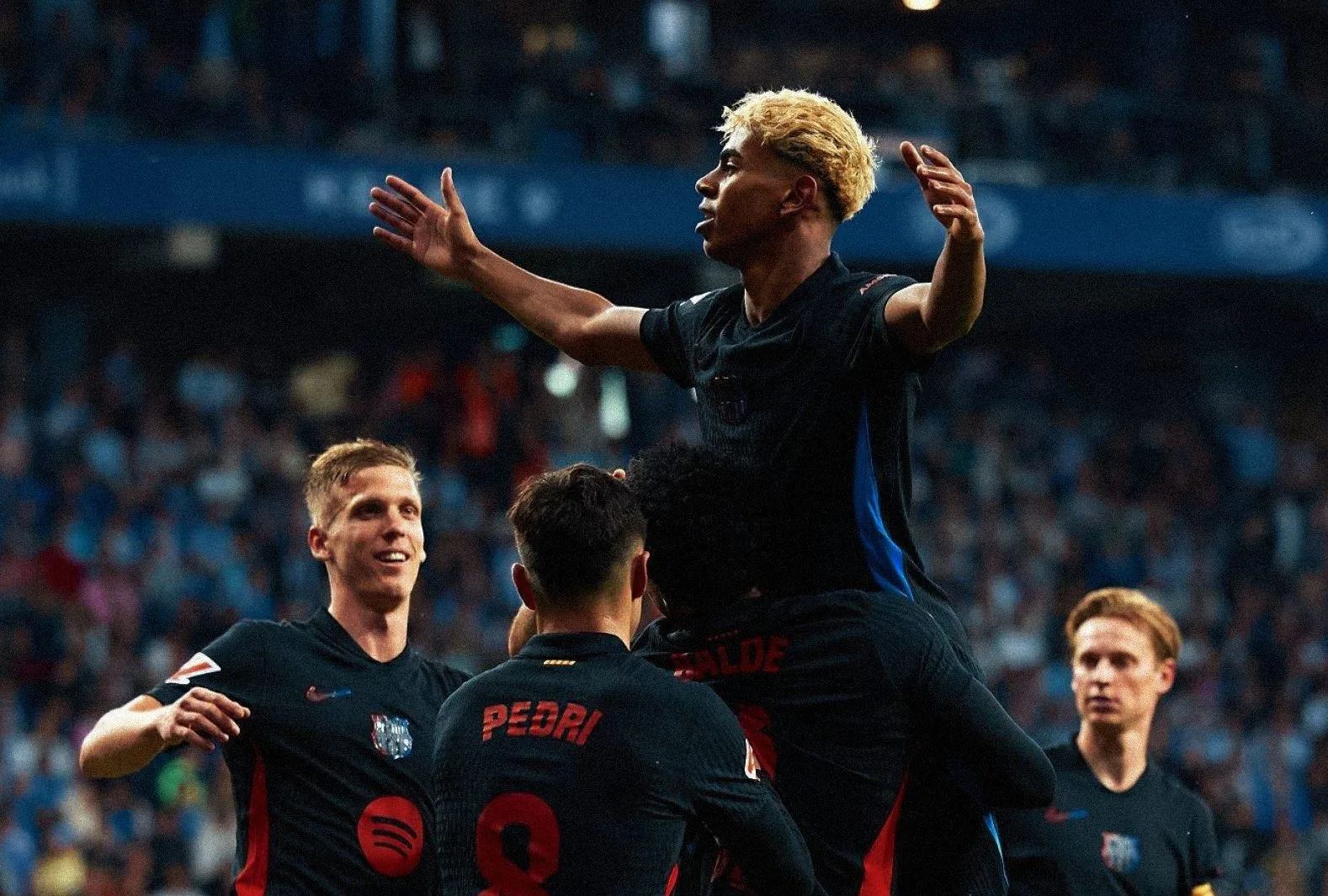برشلونة يحقق لقب الدوري الإسباني للمرة الـ28 في تاريخه برشلونة يحقق لقب الدوري الإسباني للمرة الـ28 في تاريخه