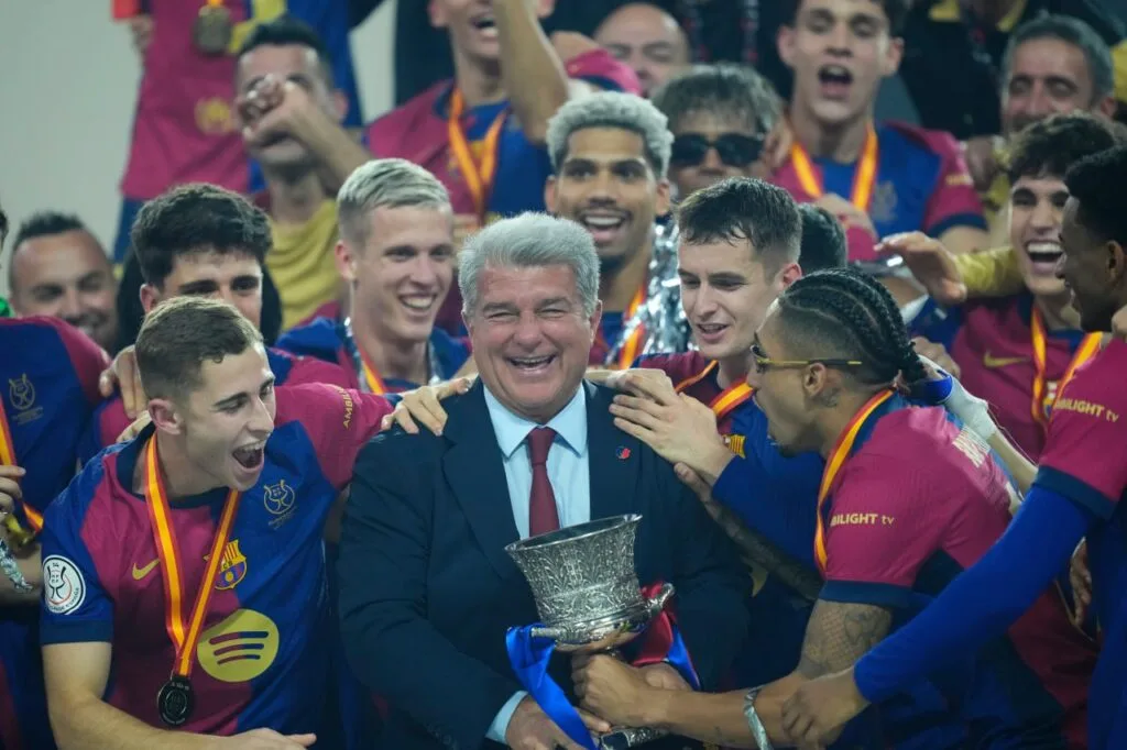 برشلونة يضع الرتوش الأخيرة لتجديد عقد فليك