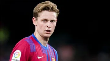 برشلونة يقدم لدي يونج عرضاً لتمديد عقده لثلاث سنوات أخرى.