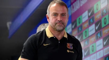 برشلونة يقرر تمديد عقد مدربه الألماني فليك حتى عام 2027
