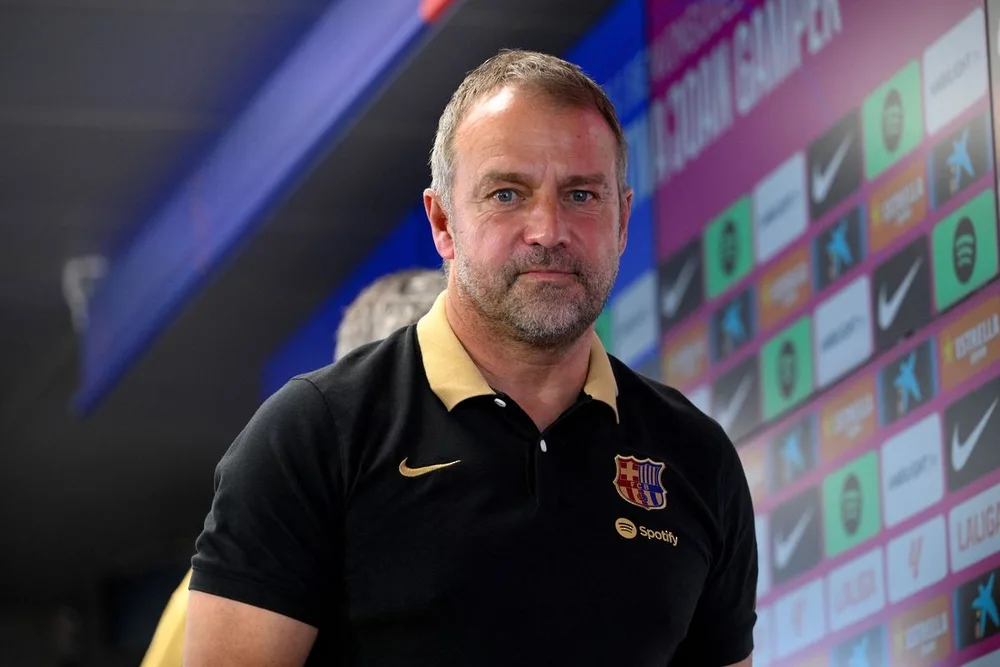 برشلونة يقرر تمديد عقد مدربه الألماني فليك حتى عام 2027 برشلونة يقرر تمديد عقد مدربه الألماني فليك حتى عام 2027