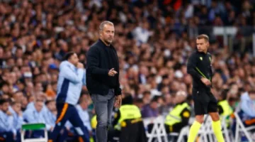 برشلونة يقرر تمديد عقد مدربه الألماني هانز فليك حتى عام 2027