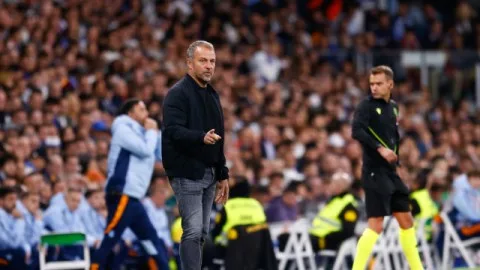 برشلونة يقرر تمديد عقد مدربه الألماني هانز فليك حتى عام 2027 برشلونة يقرر تمديد عقد مدربه الألماني هانز فليك حتى عام 2027