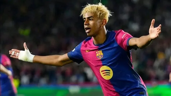 برشلونة يُؤمّن لامين يامال بشرط جزائي “مذهل” يمتد حتى عام 2031 برشلونة يُؤمّن لامين يامال بشرط جزائي “مذهل” يمتد حتى عام 2031