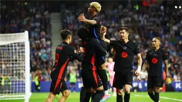 برشلونة يُتوج بطلاً للدوري الإسباني للمرة 28 في تاريخه بفارق 7 نقاط عن ريال مدريد برشلونة يُتوج بطلاً للدوري الإسباني للمرة 28 في تاريخه بفارق 7 نقاط عن ريال مدريد