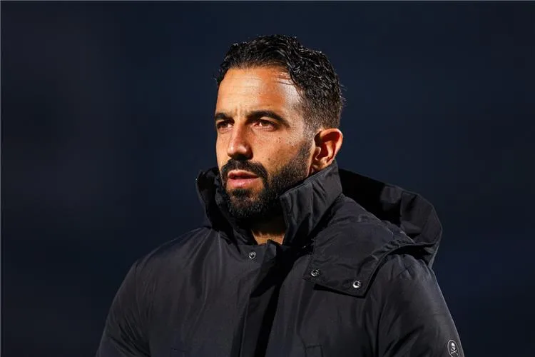 برونو فرنانديز يحدد موقفه من عرض الهلال ويشير إلى أن أموريم هو المدرب المناسب لمانشستر يونايتد. برونو فرنانديز يحدد موقفه من عرض الهلال ويشير إلى أن أموريم هو المدرب المناسب لمانشستر يونايتد.