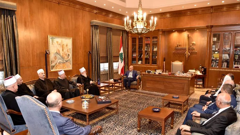 بري يتابع المستجدات مع ضيوفه.. شيخ العقل: ضرورة إنهاء تنفيذ اتفاق الطائف بكافة مواده بري يتابع المستجدات مع ضيوفه.. شيخ العقل: ضرورة إنهاء تنفيذ اتفاق الطائف بكافة مواده