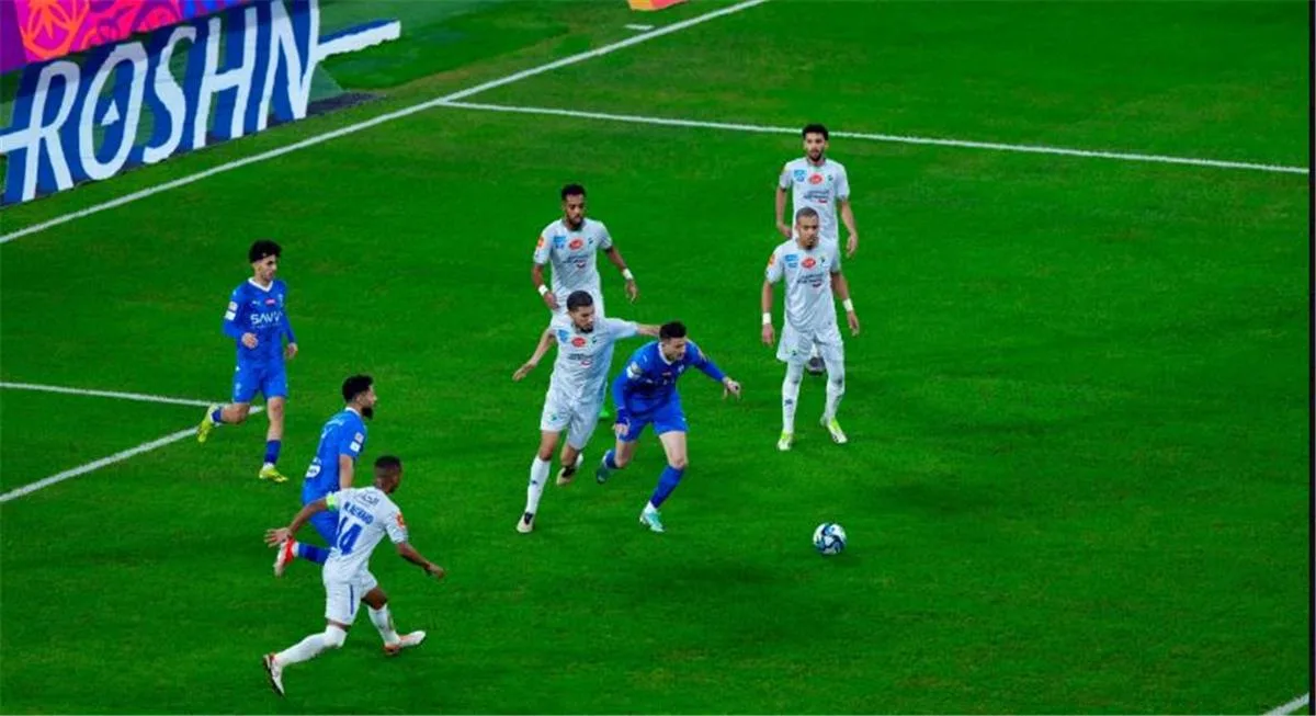 بريمونتادا مثيرة.. الهلال يتغلب على الفتح بأربعة أهداف في الدوري السعودي بريمونتادا مثيرة.. الهلال يتغلب على الفتح بأربعة أهداف في الدوري السعودي
