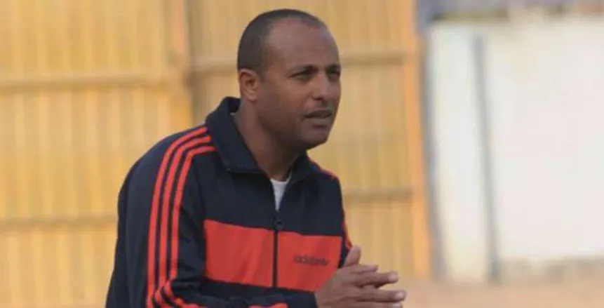 بسبب الإيقاف.. طارق مصطفى يقود البنك الأهلي أمام الزمالك من المدرجات بسبب الإيقاف.. طارق مصطفى يقود البنك الأهلي أمام الزمالك من المدرجات