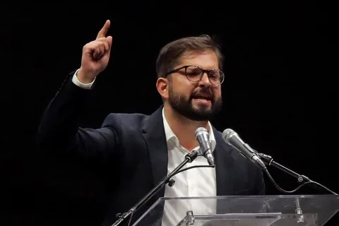 بسبب الحرب المدمرة في غزة.. تشيلي تستدعي ملحقيها العسكريين من إسرائيل وترجح إعلان قريب عن قطع العلاقات مع “تل أبيب” بسبب الحرب المدمرة في غزة.. تشيلي تستدعي ملحقيها العسكريين من إسرائيل وترجح إعلان قريب عن قطع العلاقات مع “تل أبيب”