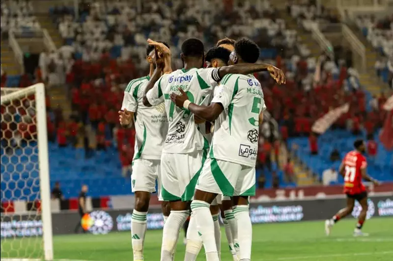 بطل آسيا يحصد المركز الخامس.. الأهلي يتغلب على الرياض في نهاية الدوري السعودي بطل آسيا يحصد المركز الخامس.. الأهلي يتغلب على الرياض في نهاية الدوري السعودي