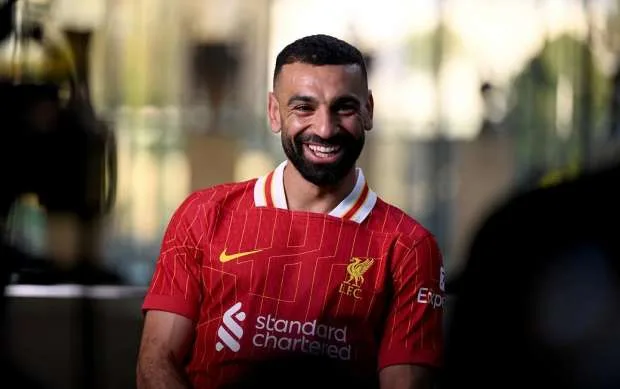 بطل آسيا يفاجئ محمد صلاح.. والأخير يمنع مهاجم أفريقي من ليفربول
