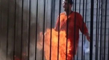 بعد 10 سنوات من الحادثة، السويد تبدأ محاكمة جهادي بتهمة إحراق الطيار الأردني معاذ الكساسبة