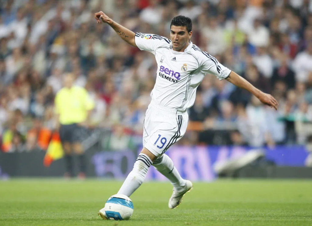 بعد 18 عامًا من هدف الليغا.. خوسيه أنطونيو رييس يتألق مجددًا في ريال مدريد. بعد 18 عامًا من هدف الليغا.. خوسيه أنطونيو رييس يتألق مجددًا في ريال مدريد.