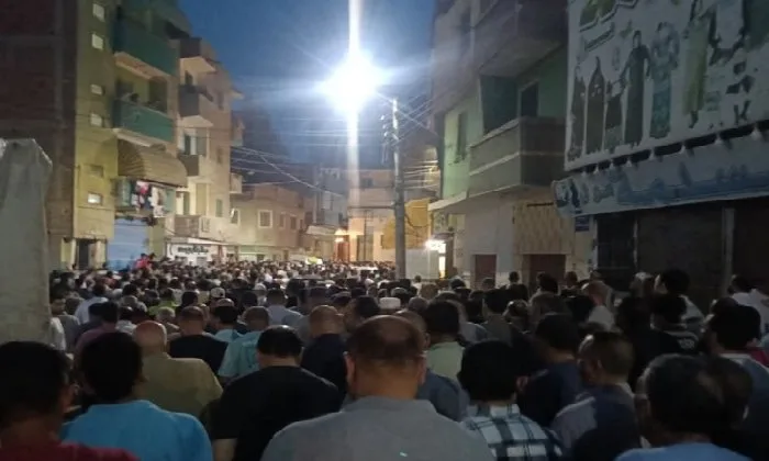 بعد 3 أيام في المياه: مراسم جنازة شاب غرق أثناء الاستحمام في ترعة بالبحيرة بعد 3 أيام في المياه: مراسم جنازة شاب غرق أثناء الاستحمام في ترعة بالبحيرة