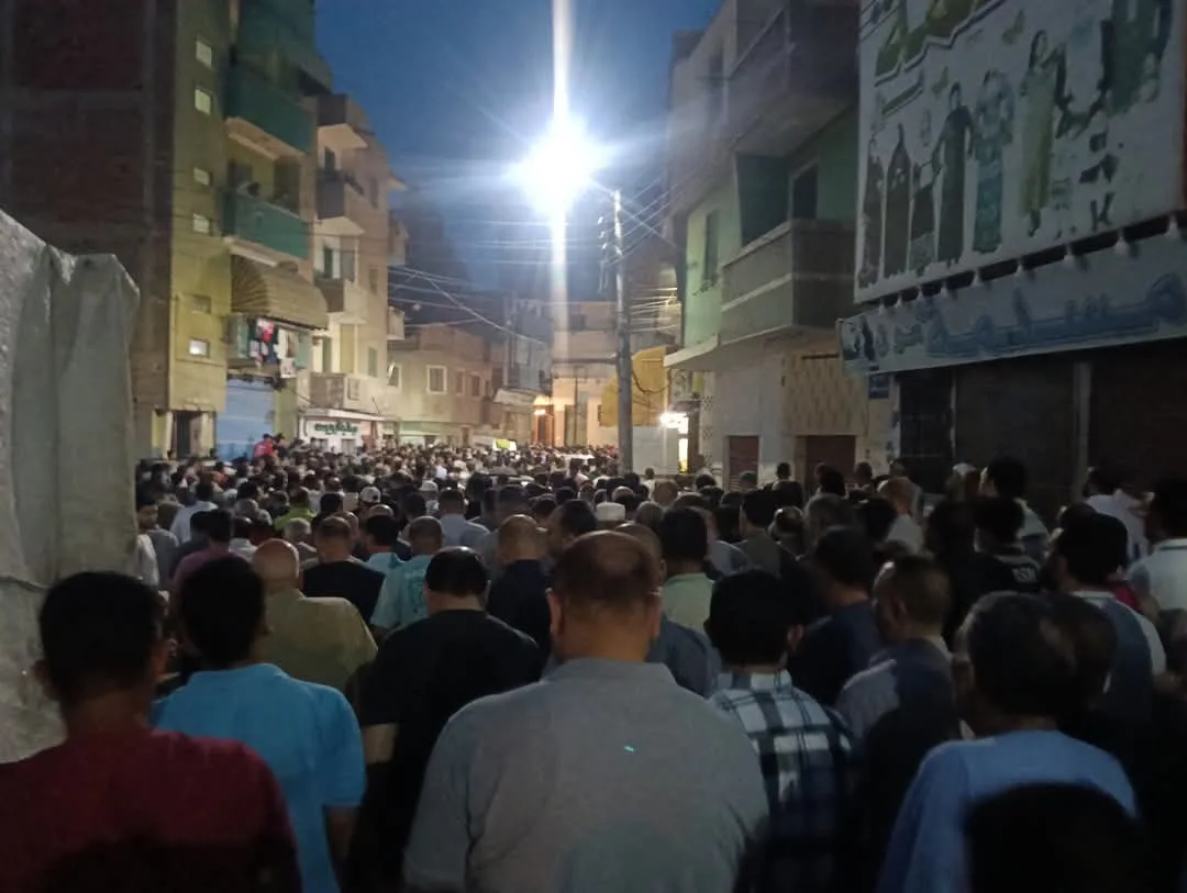 بعد 3 أيام في مياه قناطر بولين.. سكان كوم حمادة يودعون جثمان «عبد الرحمن» في Funeral رائعة بعد 3 أيام في مياه قناطر بولين.. سكان كوم حمادة يودعون جثمان «عبد الرحمن» في Funeral رائعة