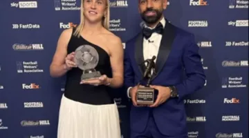 بعد أدائه المميز هذا الموسم، صلاح يحصل على جائزة أفضل لاعب في الدوري الإنجليزي من اتحاد الكتاب.