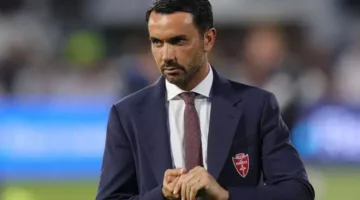 بعد أسابيع من تجديد التعاقد، فيورنتينا يعلن عن مغادرة مدربه