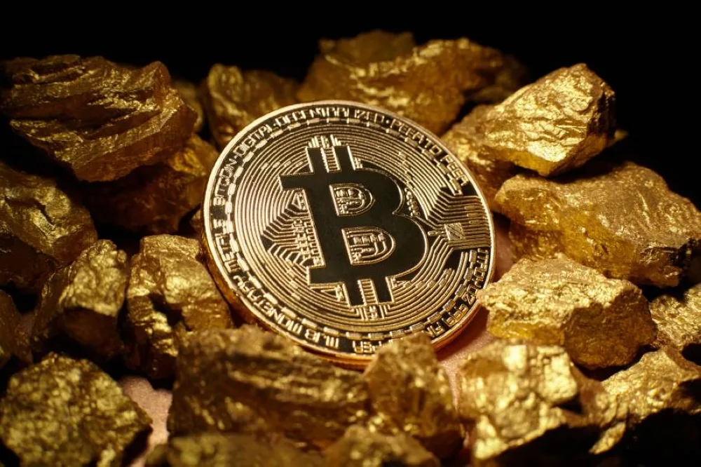 بعد أول اتفاق بشأن الرسوم.. خبير اقتصادي: بيتكوين ترتفع 5% والذهب يخسر 2%