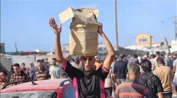 بعد إخفاق توزيع المساعدات على الفلسطينيين.. نتنياهو يسعى لتخفيف آثار الصدمة، وحكومة غزة تنفي أي عرقلة، في حين تؤكد العشائر أن السبب هو استبعاد المنظمات الدولية.