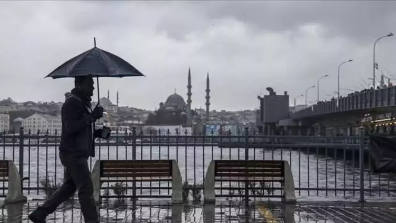 بعد ارتفاع درجات الحرارة.. توقعات بأمطار في إسطنبول وتحذيرات من الأرصاد الجوية التركية بعد ارتفاع درجات الحرارة.. توقعات بأمطار في إسطنبول وتحذيرات من الأرصاد الجوية التركية