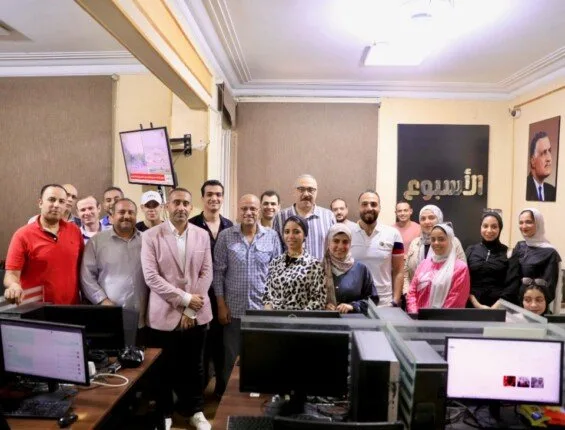 بعد انتصاره في انتخابات الصحفيين 2025.. حسين الزناتي يستضيف موقع «الأسبوع»