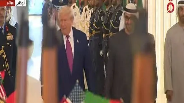 بعد انتهاء زيارته الخليجية.. استقبال مثير لترامب في الإمارات بعد انتهاء زيارته الخليجية.. استقبال مثير لترامب في الإمارات