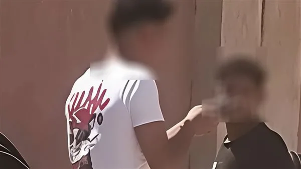 بعد تقرير القاهرة 24.. الأمن يقبض على المتهم بتهديد الطالبات باستخدام صاعق كهربائي أمام مدرستين في الفيوم بعد تقرير القاهرة 24.. الأمن يقبض على المتهم بتهديد الطالبات باستخدام صاعق كهربائي أمام مدرستين في الفيوم